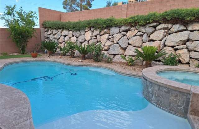 320 Summit Shadow Street