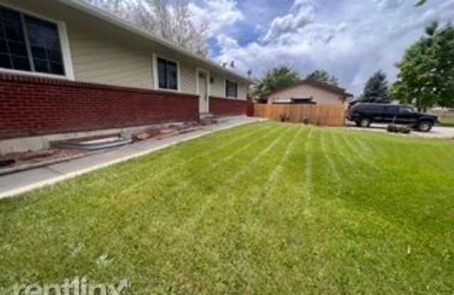 3053 E 1/4rd