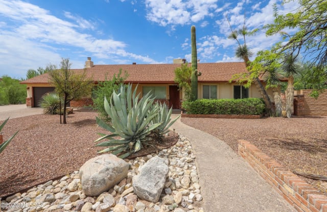 5091 N Hillcrest Drive - 5091 North Hillcrest Drive, Casas Adobes, AZ 85704