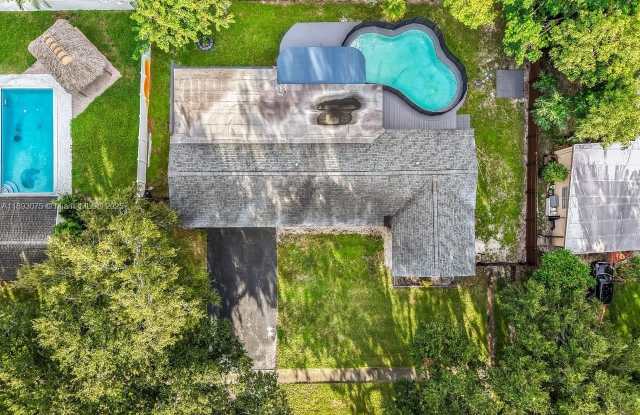 Photo of 740 Beachwood Ln