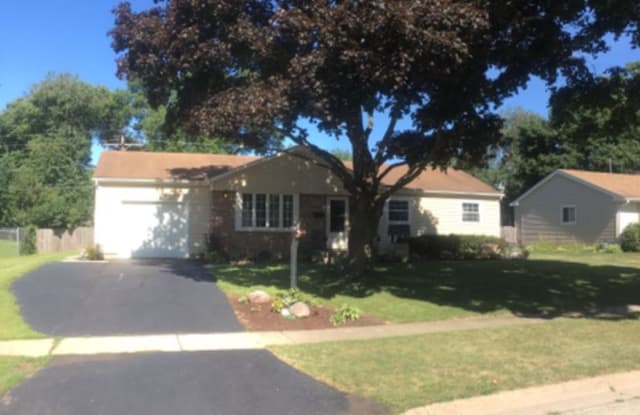 622 Sussex Ln - 622 Sussex Lane, Crystal Lake, IL 60014