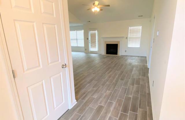 376 Tennessee Walker Dr. (NO PETS)