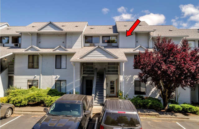2 Bed, 2 Bath Upper Level Condo