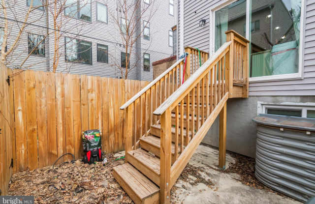 1256 N MYRTLEWOOD STREET