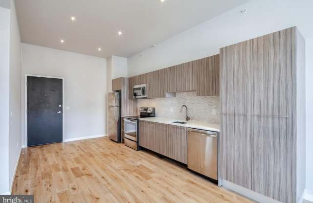 412-26 S 13TH Street unit: 606