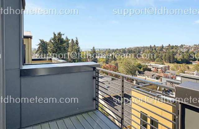 Photo of 3015 30th Ave W