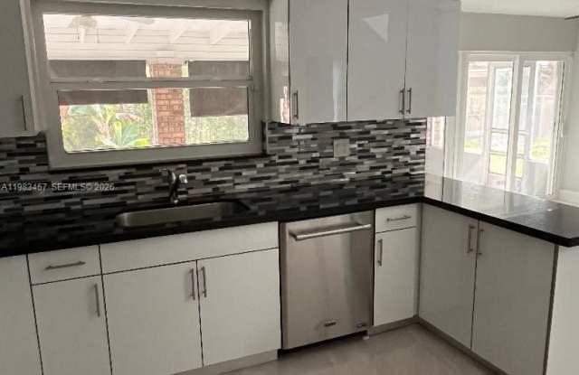 11712 SW 13th Street, Miami, FL 33184