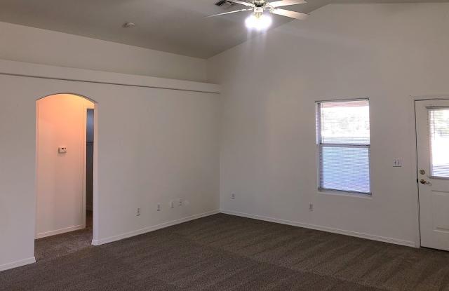 Charming 3+2 home in the heart of Kingman!