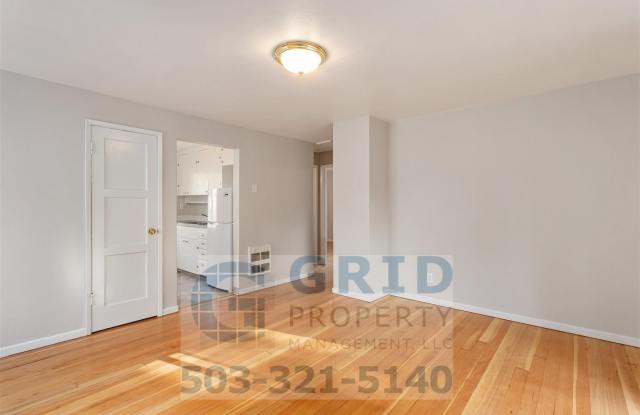 Charming 2BR House with Garage & Private Patio in Vancouver!