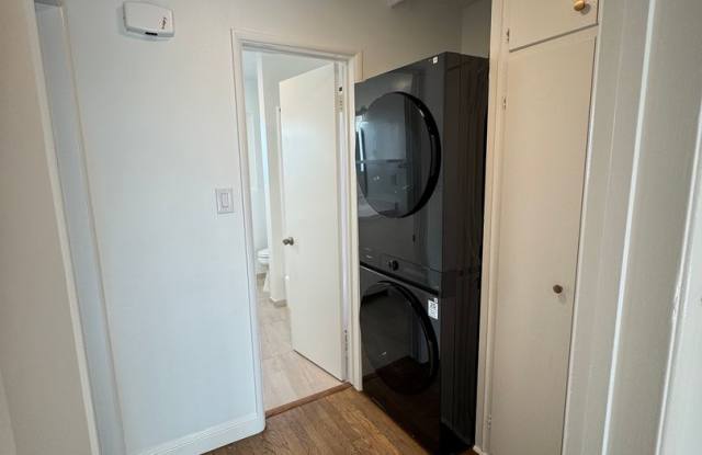 Photo of 1 Bed / 1 Bath Apartment – Long Beach