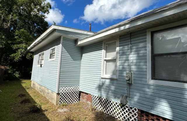 Fully Renovated 2/1 Single Family Ready to Move In!!!