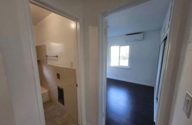 Charming 1BR Duplex in Pasadena