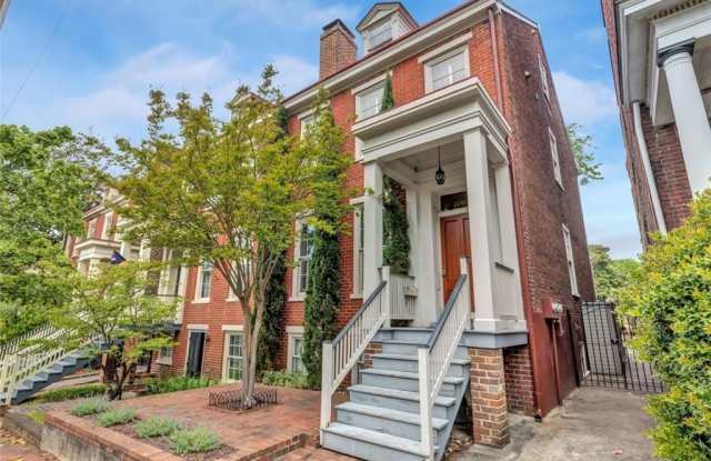 2210 E Broad St Unit#B