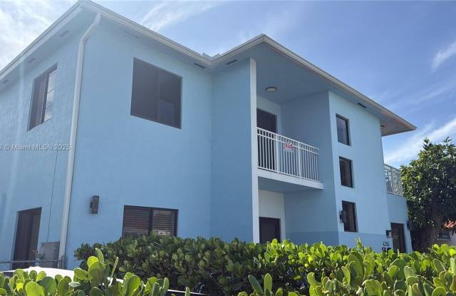 Photo of 900 SW 43rd Ave