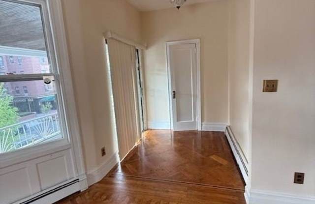 1587 East 18th Street