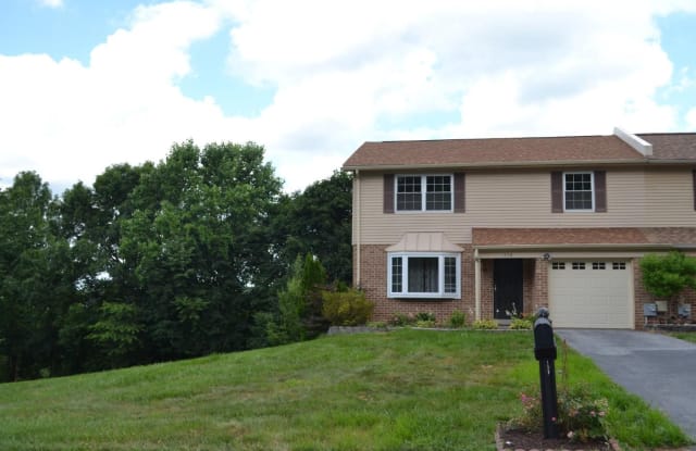 222 LLANDOVERY DRIVE - 222 Llandovery Drive, Lionville, PA 19341