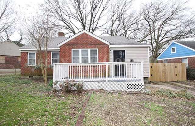 1023 Waring Rd