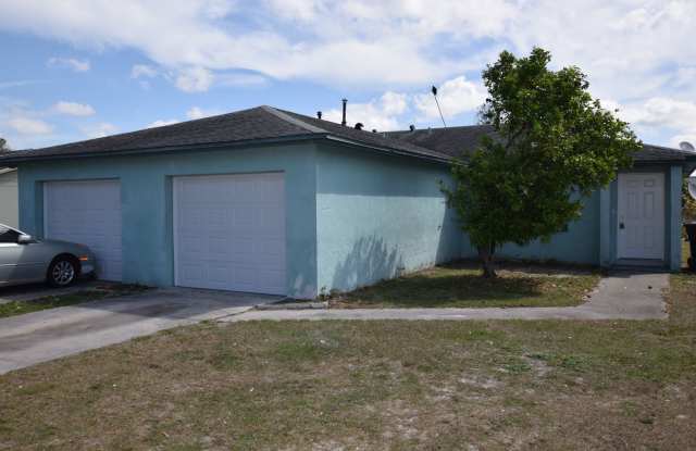 2/2 Duplex For Rent at 3173 Split Willow Drive Orlando, FL 32808.