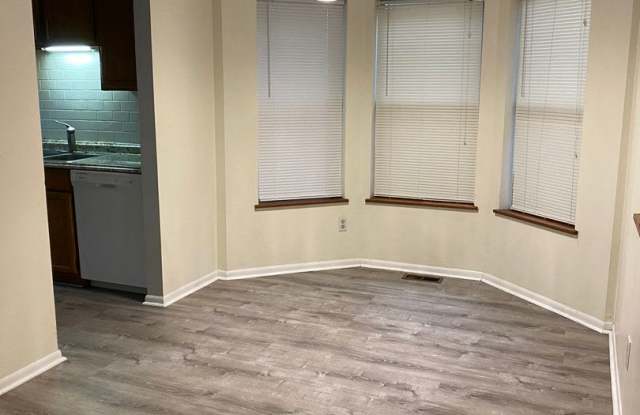 3 Bedroom Town-home Unit Close by The U of M! Available September 2026