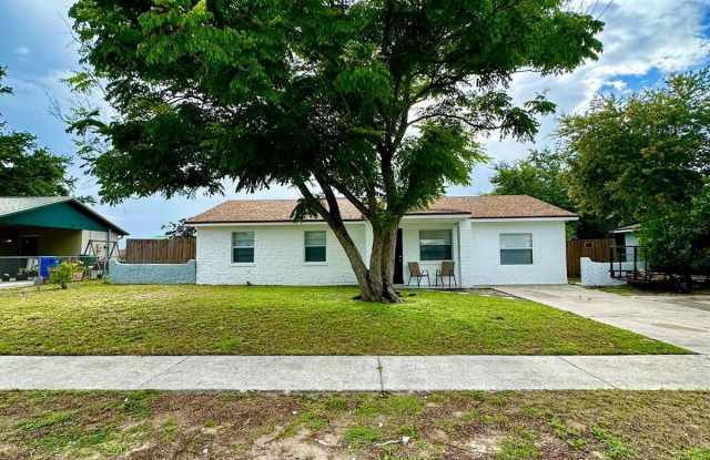 2313 S SWAN COURT NE