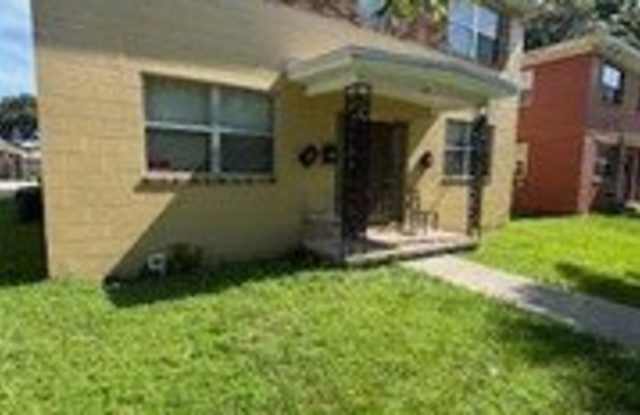 Photo of 841 30TH Street unit: 1