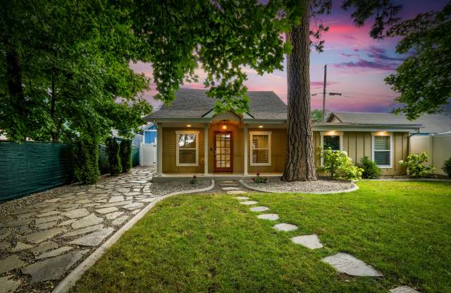 1016 East Lakeside Avenue