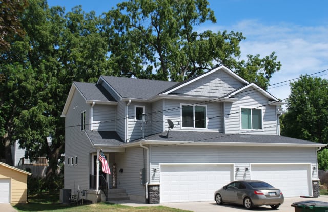 1035 67th St - 1035 67th Street, Windsor Heights, IA 50324