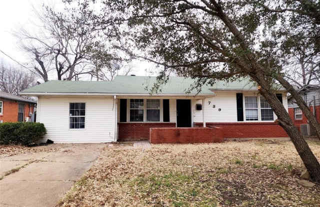 Photo of 739 S Andrews Avenue