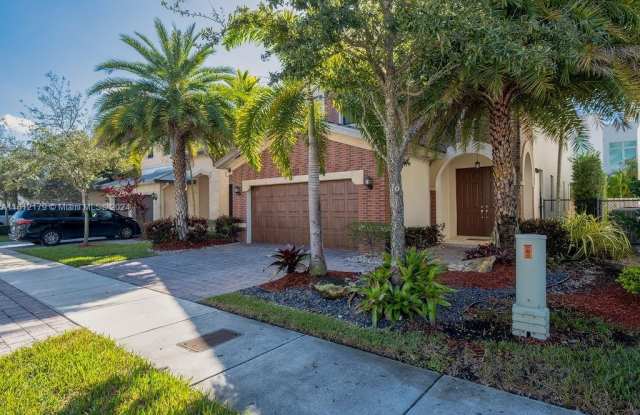 10520 NW 69th Ter