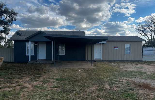 2 Bedroom in Slaton!