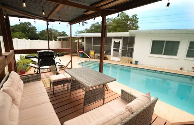 Stylish Heated Pool House  Near the Beach