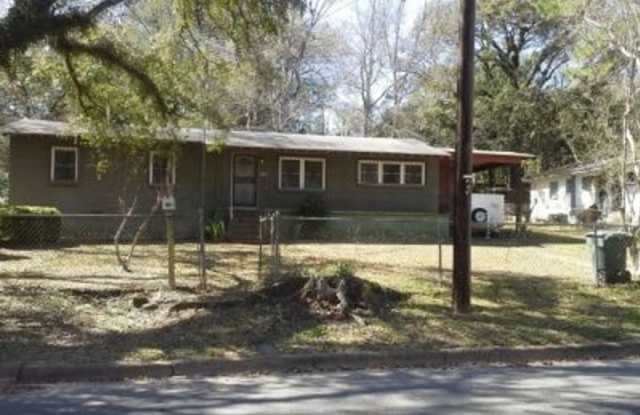 832 Arkansas St - LARGE BACKYARD - 832 Arkansas Street, Tallahassee, FL 32304