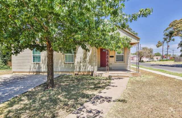 Cute 4 Bedroom close to Texas Tech