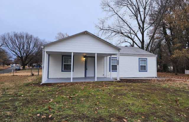 3 bed 1 bath Home - Fenced Yard