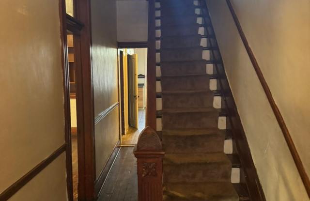 Photo of 4 bedroom, 1 bath, half double