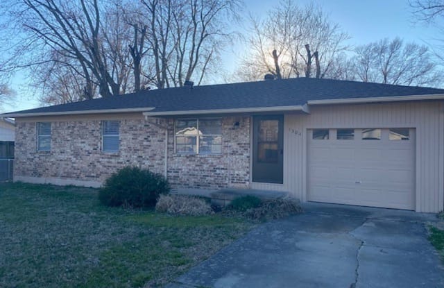 1304 SE D St - 1304 Southeast D Street, Bentonville, AR 72712