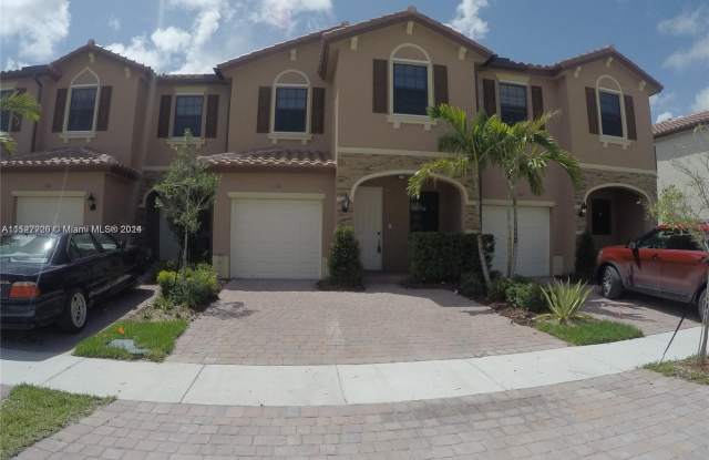 316 SE 37th Ter - 316 Southeast 37th Terrace, Homestead, FL 33033