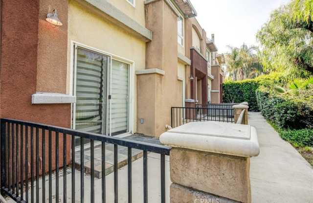 532 N Mariposa Avenue