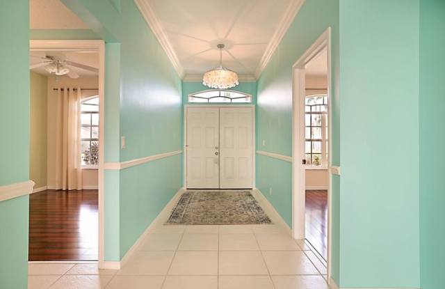 1422 Fairway Cir