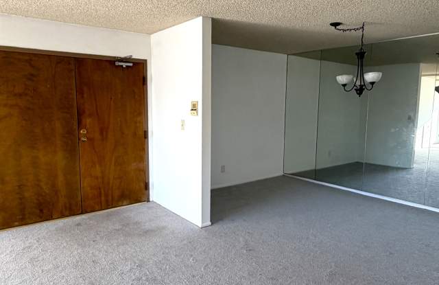 2805 East 3rd Street, Unit 10 - 1