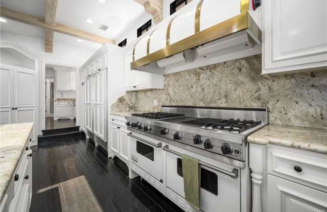 1541 Dolphin Terrace