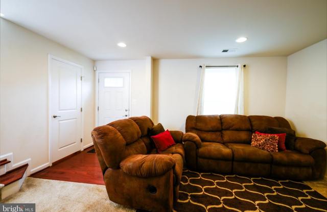 4386 DAISY REID AVENUE