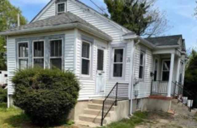 Photo of 18 1/2 Main St