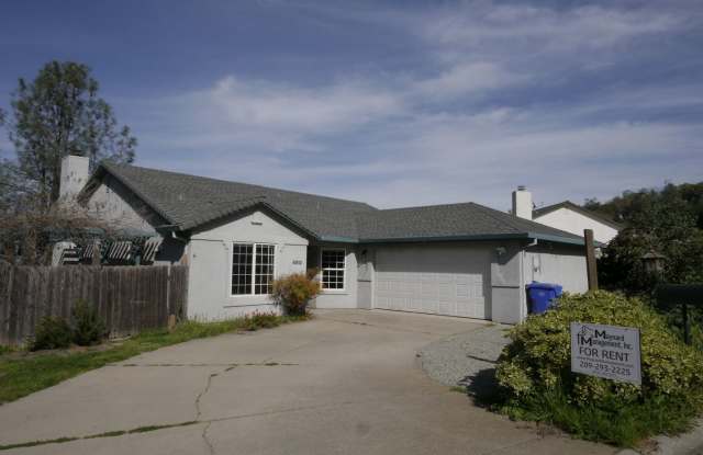 Great location with a view at 460 Toyon Dr. in San Andreas.