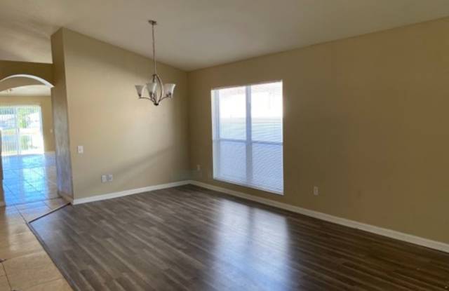 Beautiful 4 bedroom 2 bathroom in the Heart of Riverview