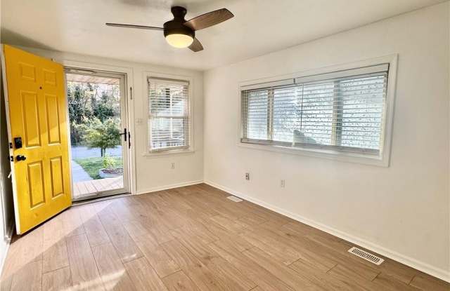 5316 PANDORIA Avenue