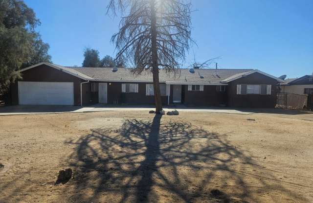 3 BEDROOM, 2 BATHROOM HOME IN VICTORVILLE. COMMUTER FRIENDLY! NEAR 7th and PALMDALE RD