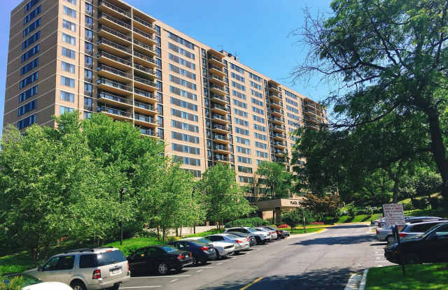 Photo of 5500 HOLMES RUN Parkway unit: 1404