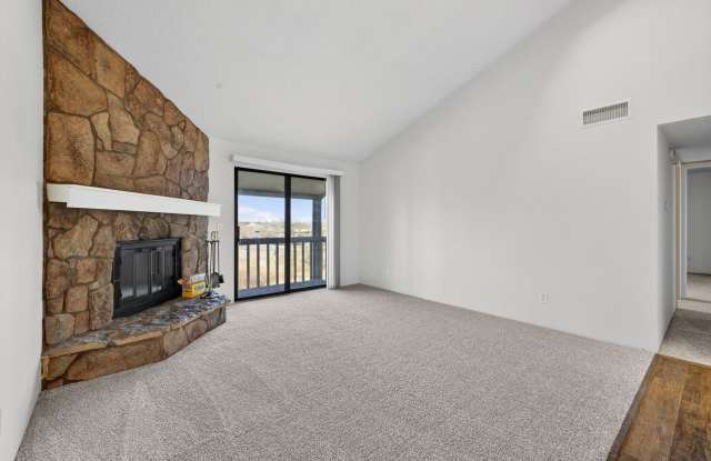 Updated 2 bed 1 bath condo in Arvada!