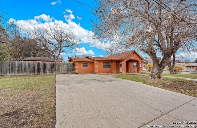 Photo of 3323 W Woodlawn Ave